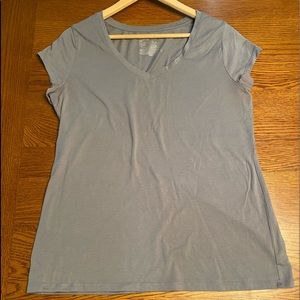 🌸Juniors grey v-neck t-shirt